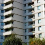Jak wybrać okna do mieszkania w bloku
